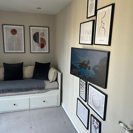 لندن Cosy Bedroom In Luxury Apartment المظهر الخارجي الصورة