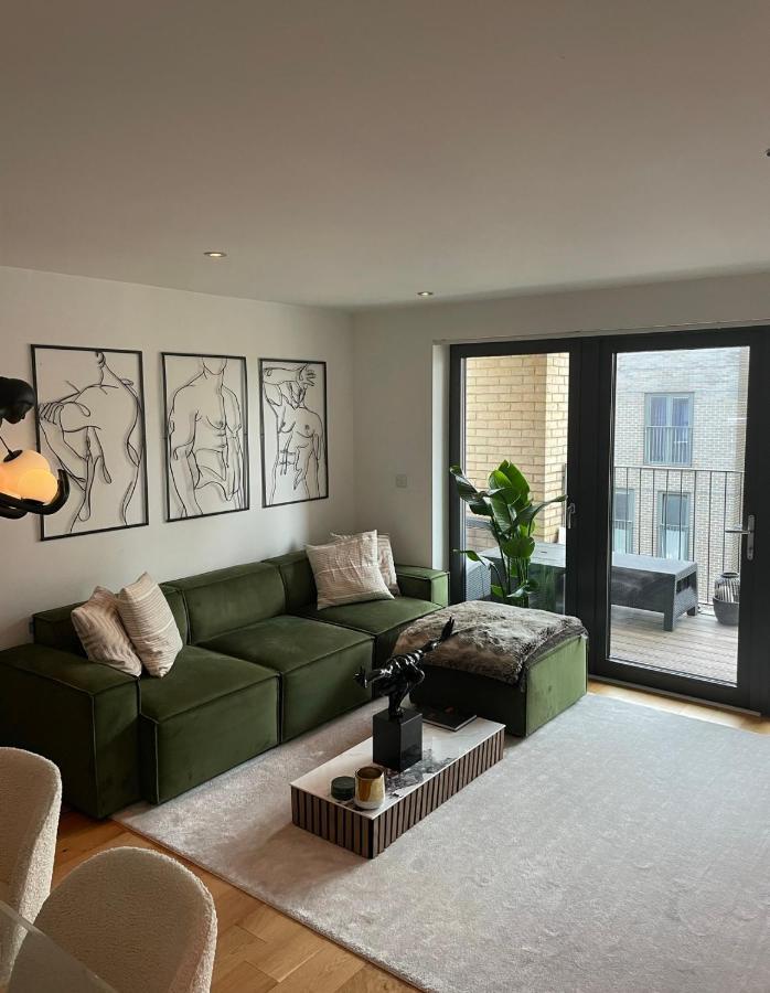 لندن Cosy Bedroom In Luxury Apartment المظهر الخارجي الصورة