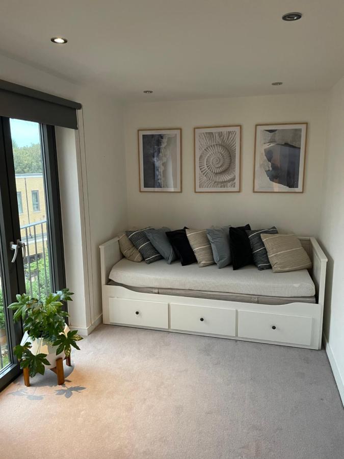 لندن Cosy Bedroom In Luxury Apartment المظهر الخارجي الصورة
