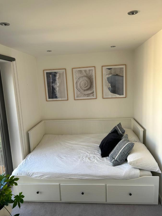 لندن Cosy Bedroom In Luxury Apartment المظهر الخارجي الصورة